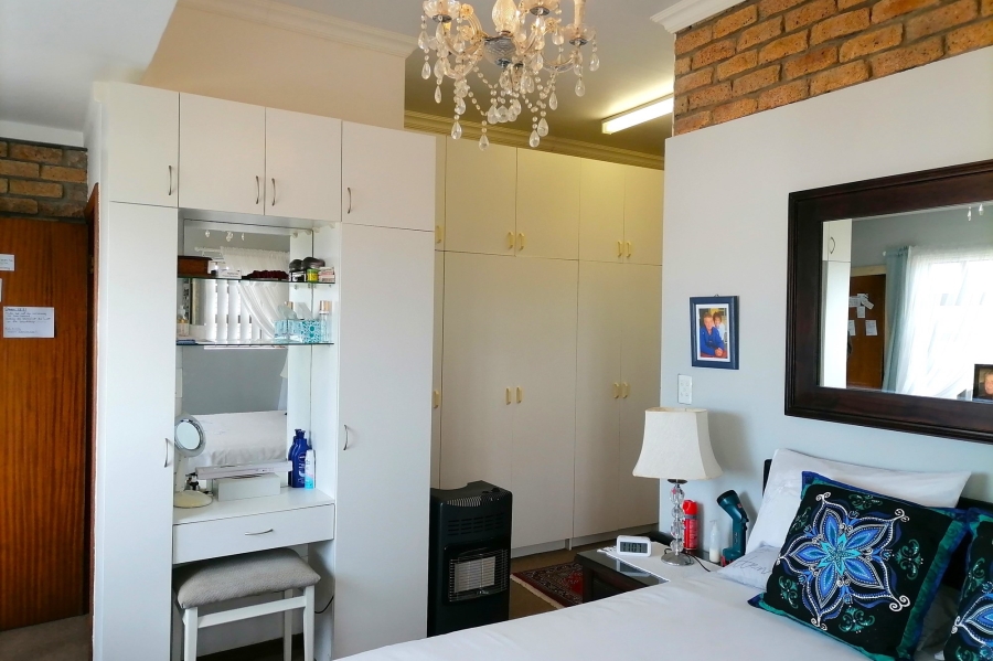 5 Bedroom Property for Sale in Stilbaai Wes Western Cape